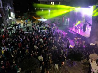 CAMION ESCENARIO EQUIPADO CON ILUMINACION Y SONIDO