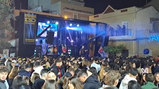 CAMION ESCENARIO EQUIPADO CON ILUMINACION Y SONIDO