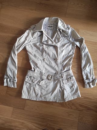 Gabardina beige Stradivarius 