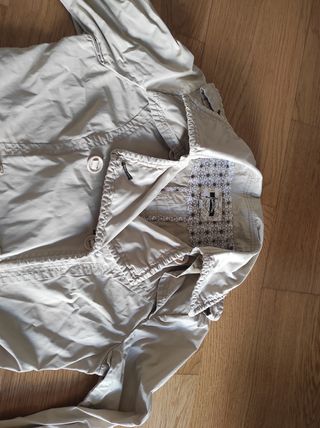 Gabardina beige Stradivarius 
