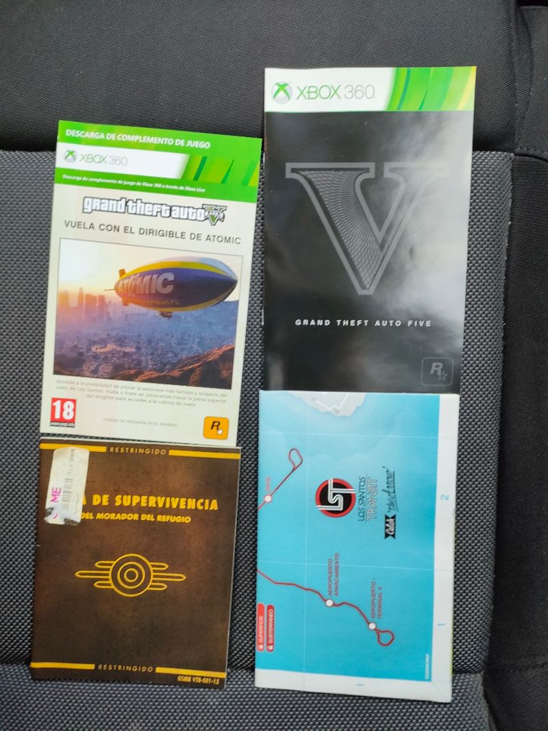 Imagen de Manuales GTA V Xbox y FALLOUT 3 PS3. Perfecto esta