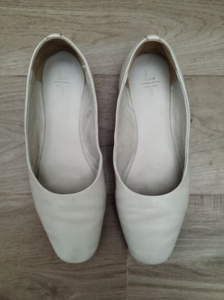 Manoletina Piel Beige marca Latouche-T.38