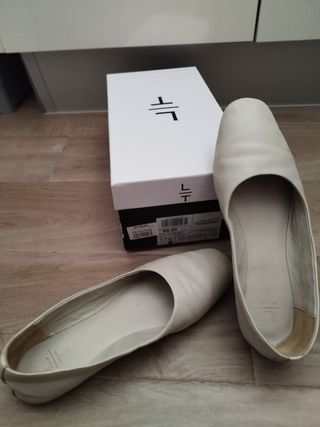 Manoletina Piel Beige marca Latouche-T.38