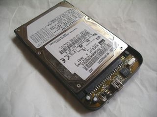 CAJA METÁLICA PARA DISCO DURO + HDD