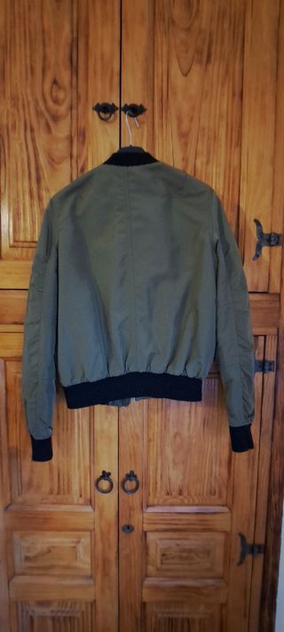Cazadora tipo bomber mujer Stardivarius 