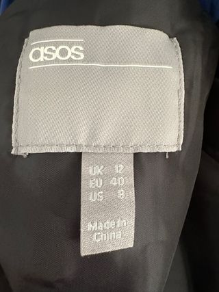 Asos. Abrigo lluvia. Talla L