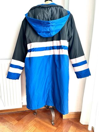 Asos. Abrigo lluvia. Talla L