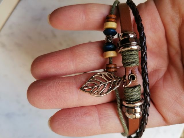 Bracciale regolabile con ciondolo