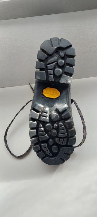 Botas de montaña sin uso