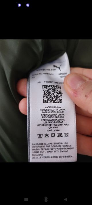 Abrigo Puma con capucha nuevo.