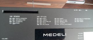Piano Medeli M361 +soporte +banqueta +pedal +funda