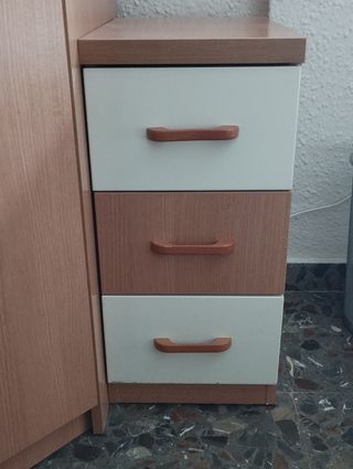 Conjunto cama y mesita