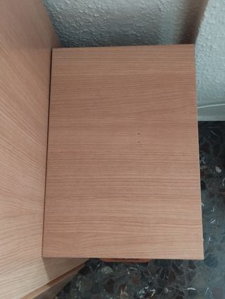 Conjunto cama y mesita