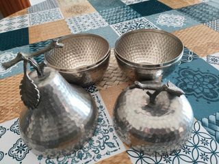 Due soprammobili  vintage colore argento