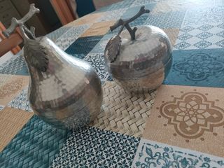 Due soprammobili  vintage colore argento