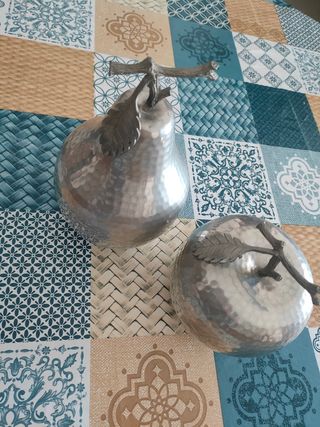 Due soprammobili  vintage colore argento