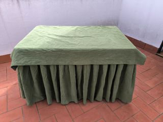 Mesa de camilla con ropa