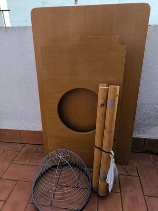 Mesa de camilla con ropa