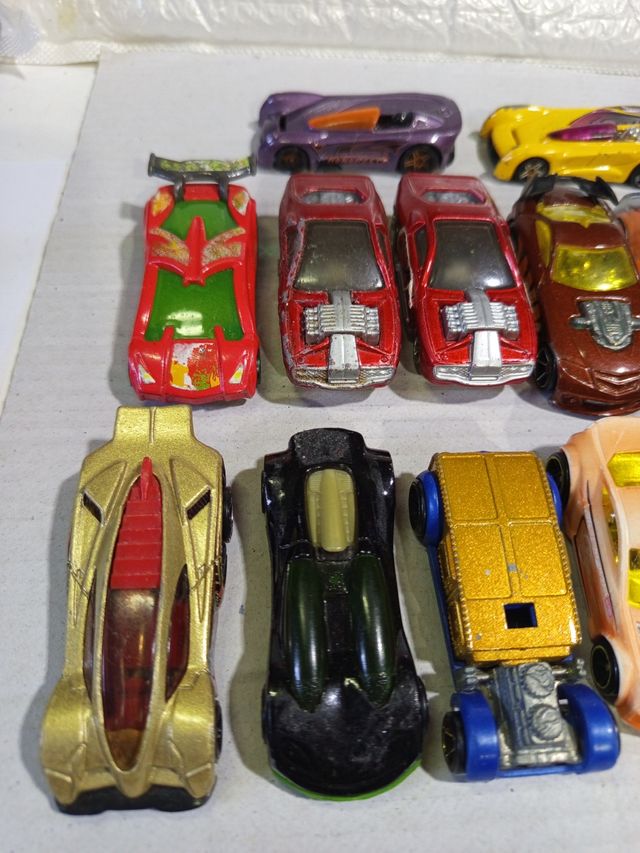 21 coches Hot Wheels