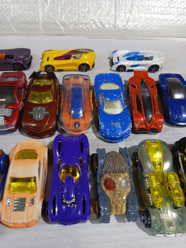 21 coches Hot Wheels