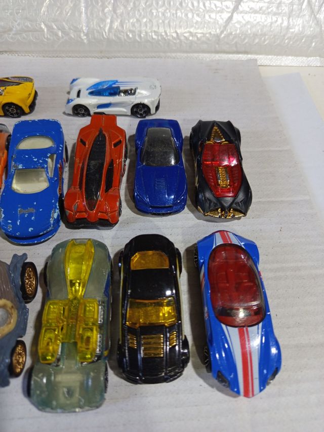 21 coches Hot Wheels