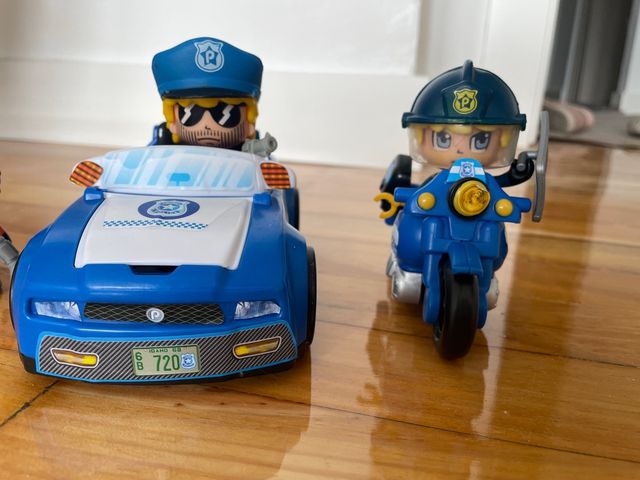 Pin y pon action policia con coche moto ladron