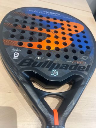 Pala de padel bullpadel Hack 02 paquito navarro
