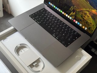 Apple MacBook Pro 16" - M1 Pro, 16GB, 1TB (2021)
