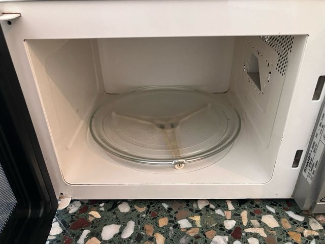 Microondas SHARP Grill + Cocinar + Descongela