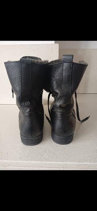 Botines GUESS de piel.