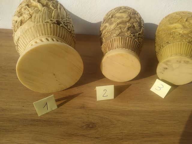 Vaso orientali in resina intagliati 