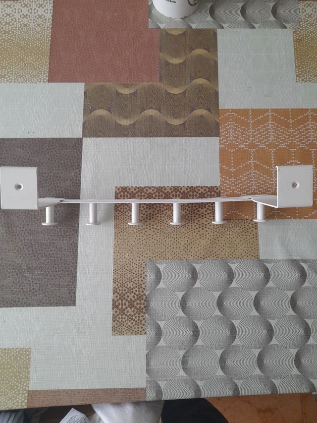 Percha colgante metálica