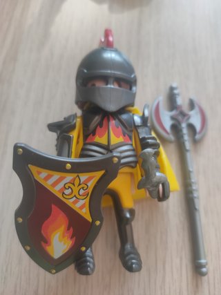 Playmobil Caballero Edad Media acorazado con hacha