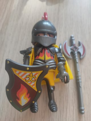 Playmobil Caballero Edad Media acorazado con hacha
