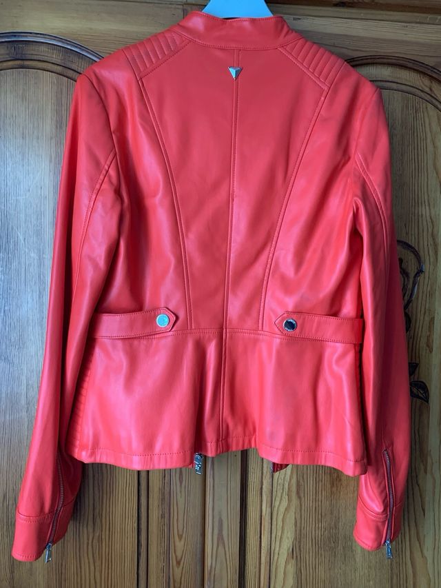 cazadora  origuinal d Guess