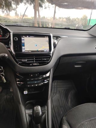 Peugeot 208 2015