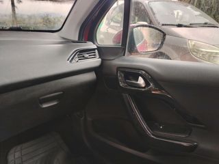 Peugeot 208 2015
