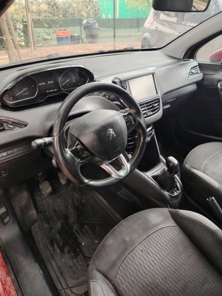 Peugeot 208 2015