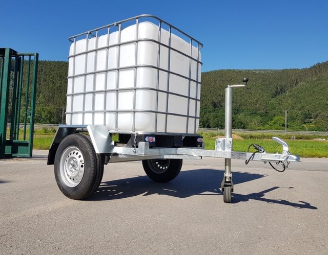 Remolque con deposito de agua bolas de silo