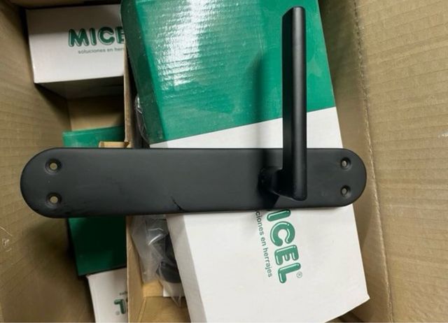 Manilla maneta para puerta negro