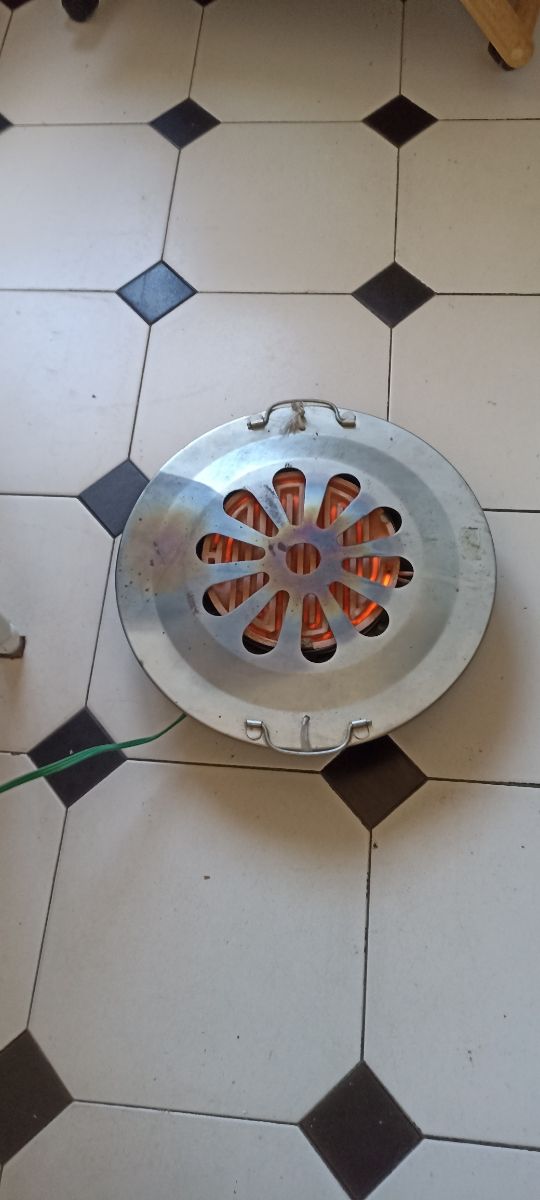 Brasero eléctrico antiguo