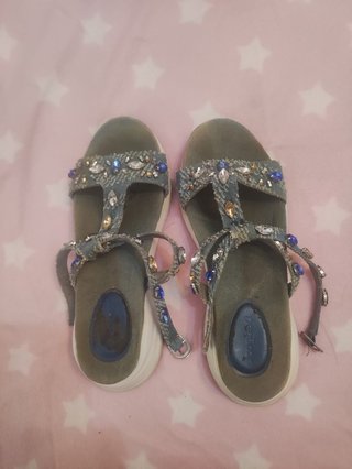 Sandalias desigual