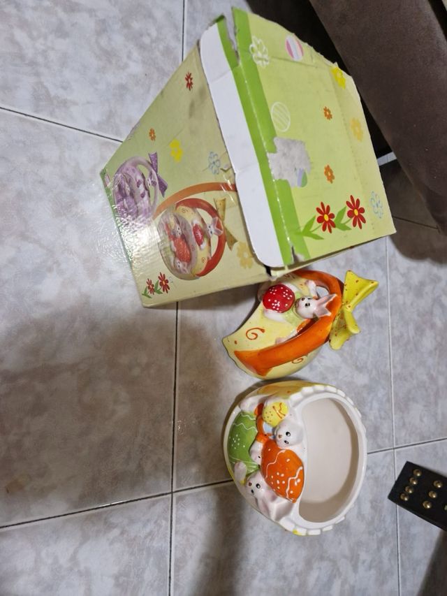 Portauova o biscottiera in ceramica