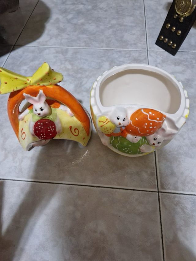 Portauova o biscottiera in ceramica