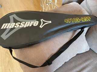 Raqueta masspro 49105-25F ultra como nueva