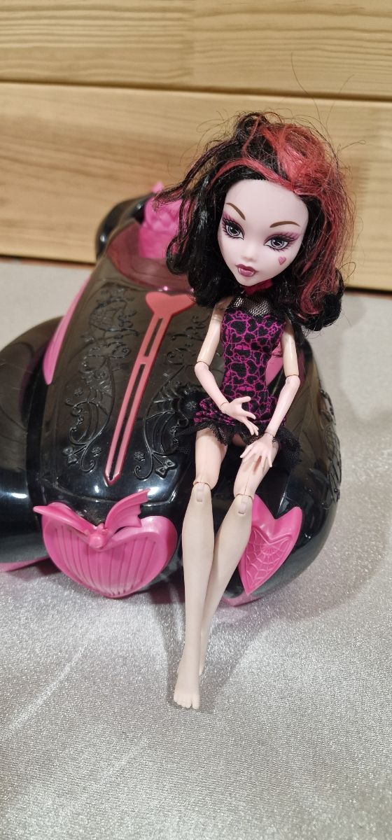 Monster High Draculaura y coche Draculaura