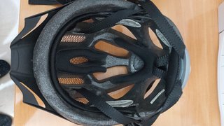 Tres Cascos bicicleta con luz a 8  euros cada uno