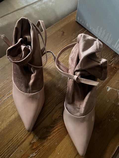 Botines   color rosa palo charol y ante