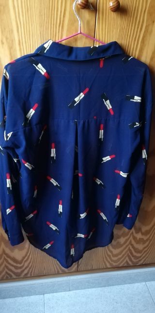 Camisa translúcida pintalabios, talla 38