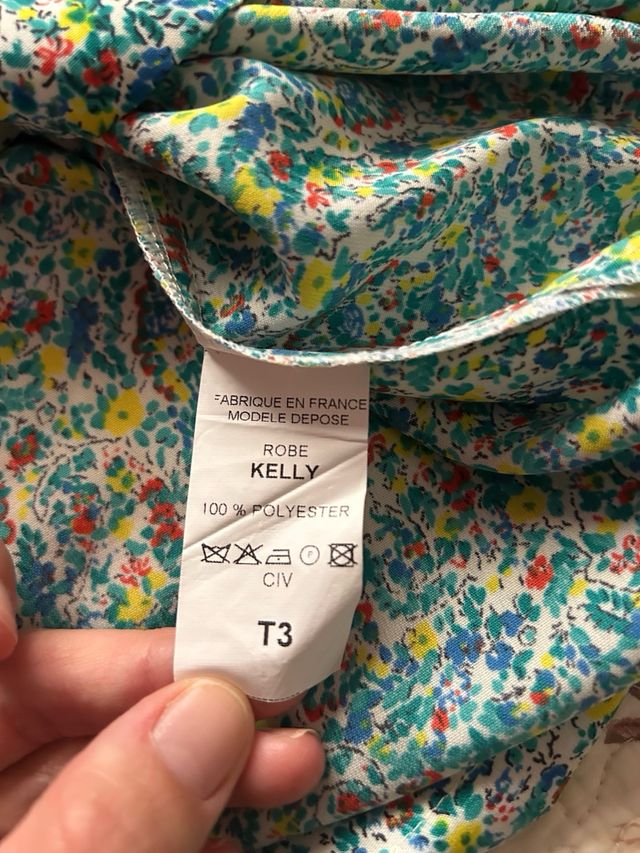 Vestido florido ligero con detalles de puntilla